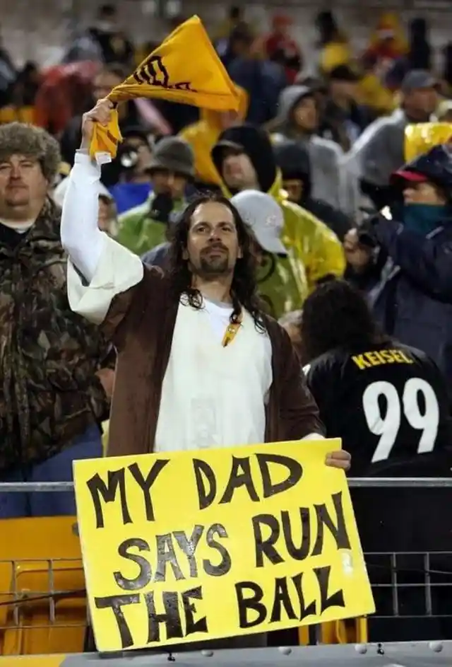 40 Hilarious Signs Spotted At NFL Games