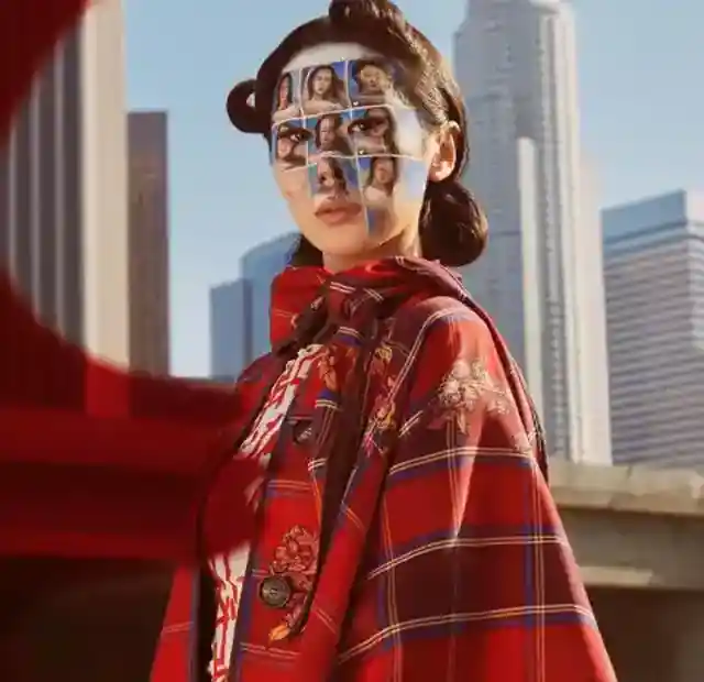 16. Dain Yoon’s Selfie Illusion