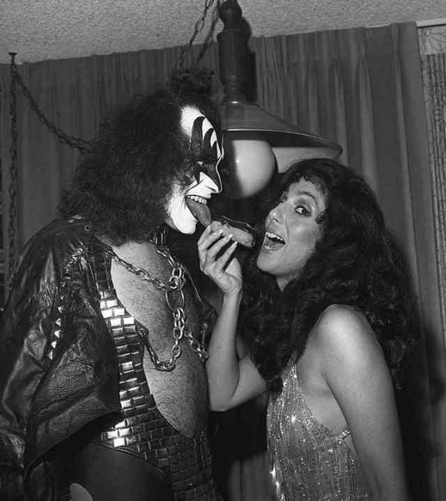 Simmons & Cher, 1979