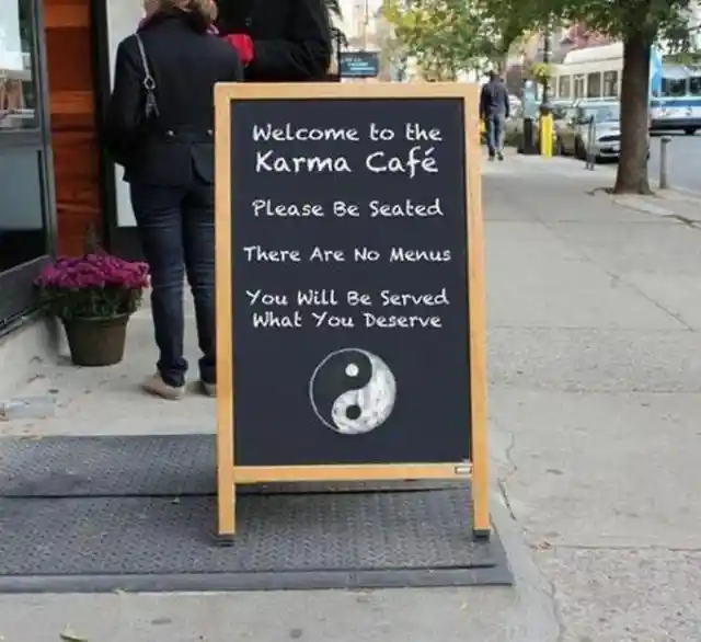 40 Ridiculous Signs Found in Restaurants Around the World