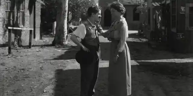 1919 - Helen Keller conoce a Charlie Chaplin