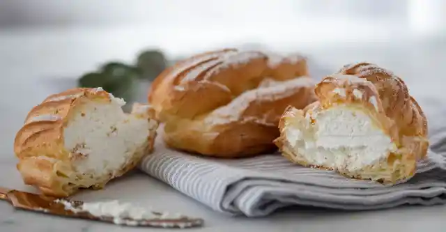 Pre-Packaged Éclairs and Cream Puffs