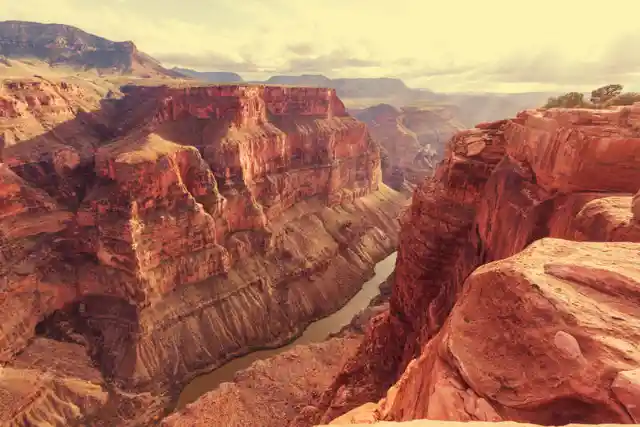 The Grand Canyon is located in which US state?