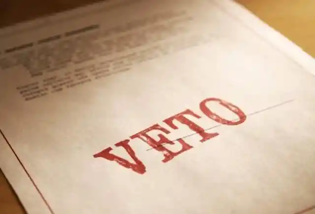 Who has the power to veto bills?