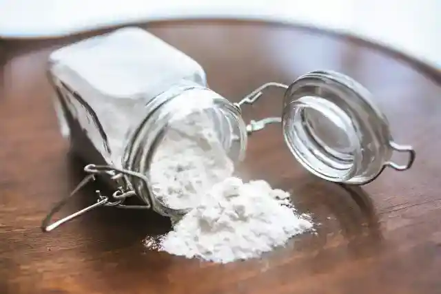 Dealing with Gray Hair? Try Baking Soda for a Simple Solution!