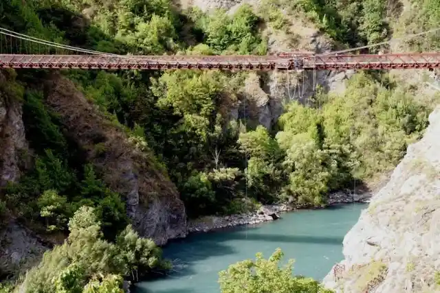 Kawarau Gorge Suspension Bridge – New Zealand