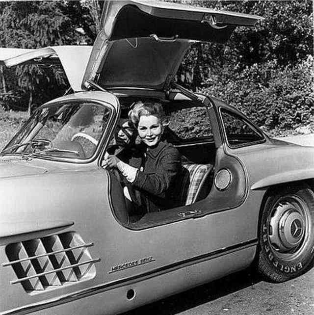 A 1950s Photo Of Zsa Zsa Gabor & Her Incredible 300SL Gullwing