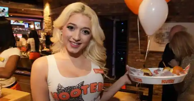 Hechos extraños e historias de empleados que Hooters quiere silenciar