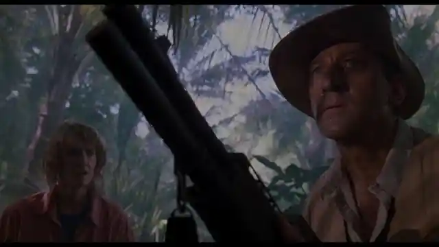 この銃が飛び交うジャングルのシーンは、果たしてどの冒険なのか？