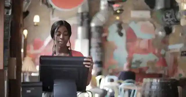 注意深く見守る