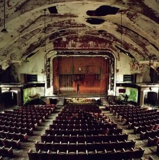 Abandoned Theatre - Norwich State Hospital, Connecticut, USA