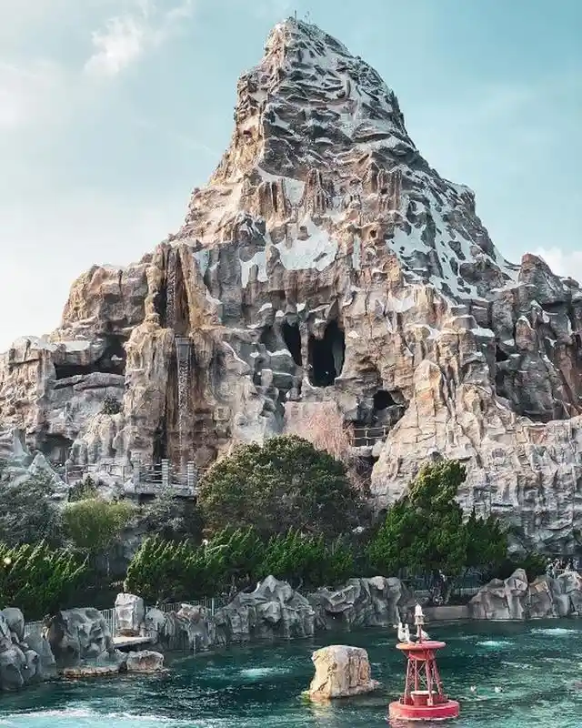 A secret basketball court in Matterhorn