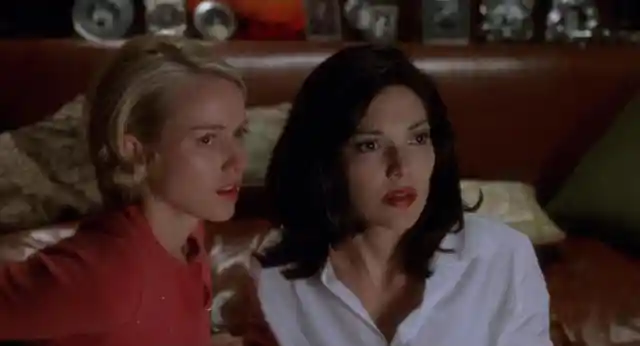 Which movie is this, with these nervous 90s babes?