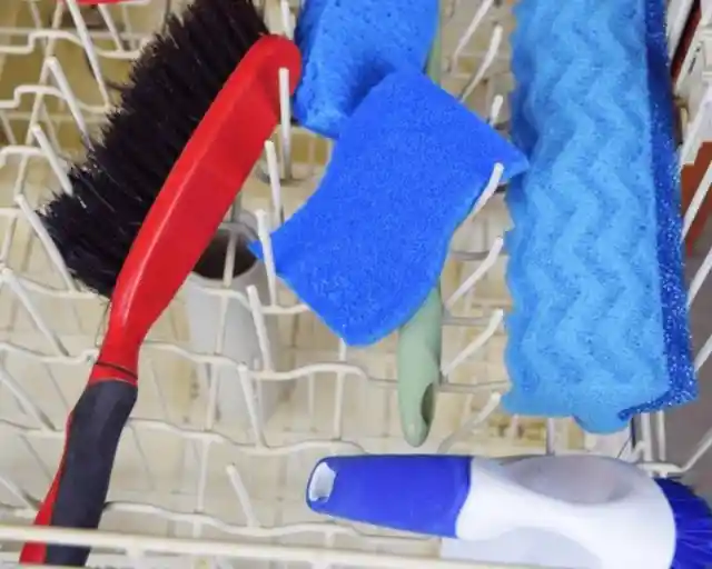 Wash cleaning brushes