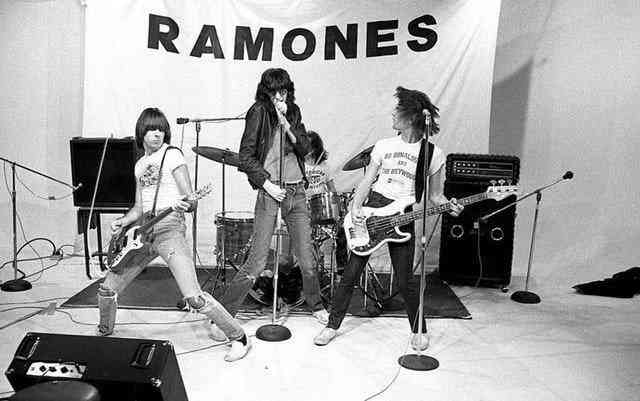 Ramones, 1976