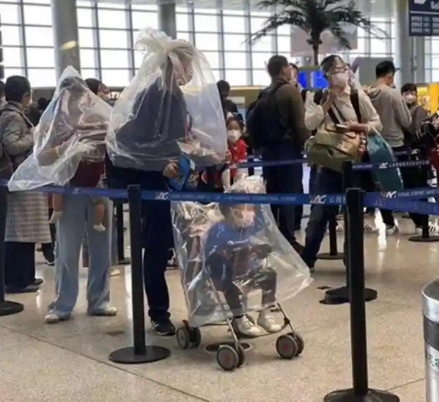 Twilight Zone: The Wackiest Photos Ever Taken At Airports