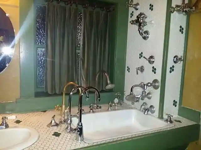 Another Complicated Sink