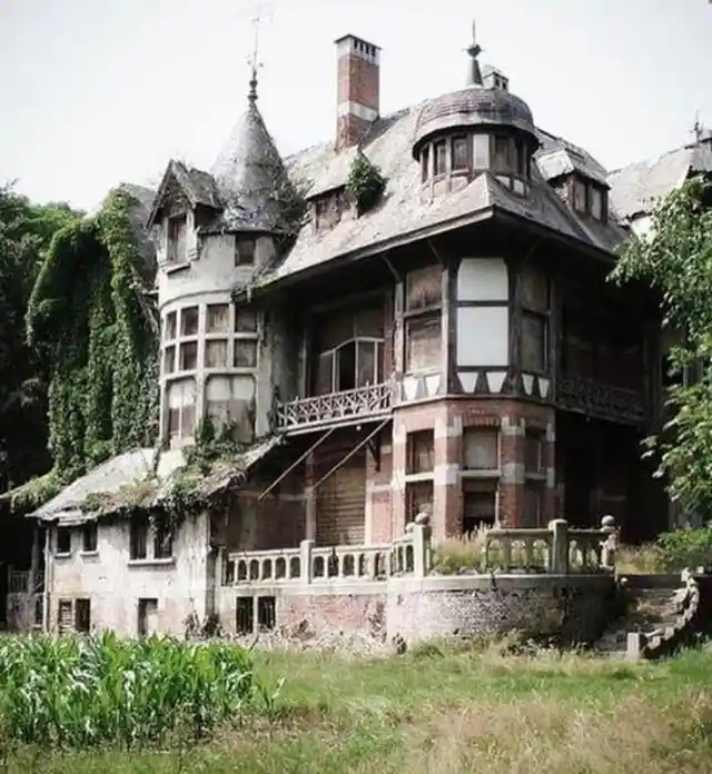 'Haunted House' - Braachaat, Belgium