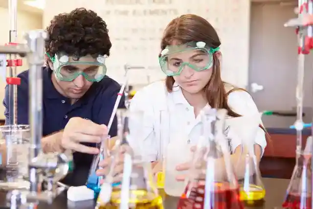 科学者を目指す少年