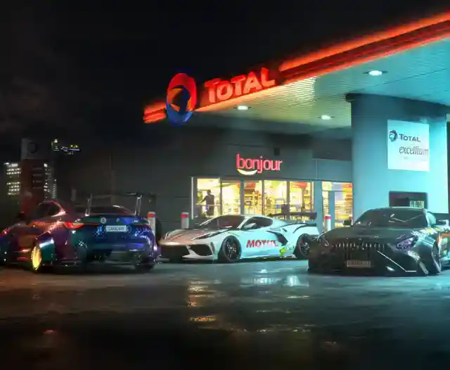 8. 텅 빈 주유소