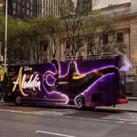 ¿Aladdin En Un Autobús?