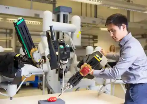 20. 벤: 조용한 엔지니어