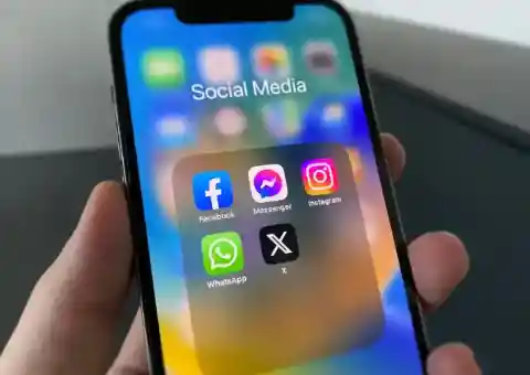 15. メディアの爆発