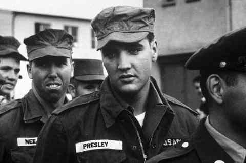 1958 - Elvis es reclutado