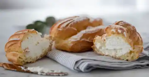 Pre-Packaged Éclairs and Cream Puffs