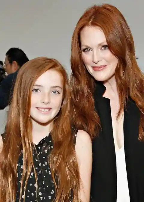 Liv Freundlich & Julianne Moore