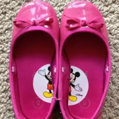 Place Stickers in Your Tot’s Shoes