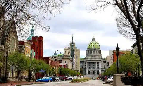What city serves as the capital of Pennsylvania?