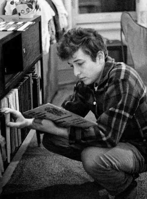 Bob Dylan Checking Out Records, 1963