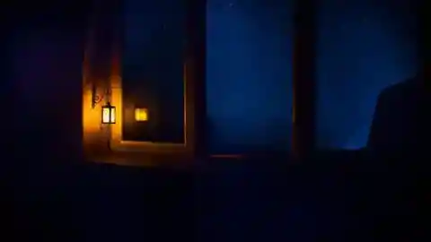 闇の中のささやき