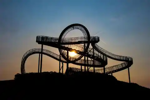 These Are The 4 Most Terrifying Rollercoasters in the World