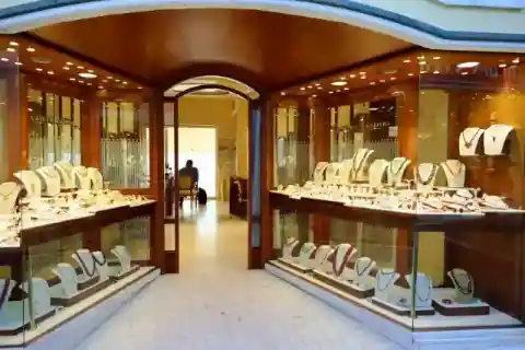 Only one jeweler