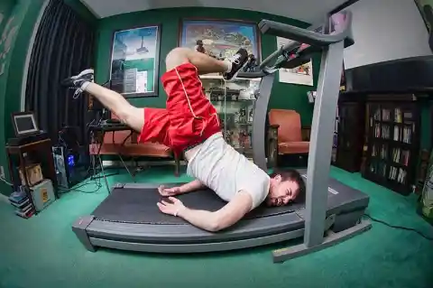 Hilarious Photos Taken At The Gym