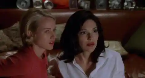 Which movie is this, with these nervous 90s babes?