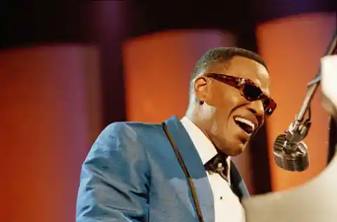 What was the name of the biopic film about Ray Charles that won the Academy Award for Best Picture in 2005?