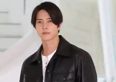 11. 山下智久