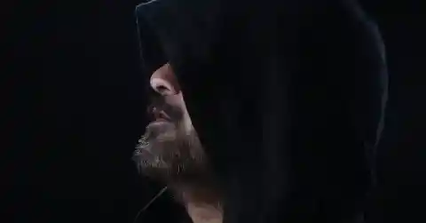 秘密を隠した瞳