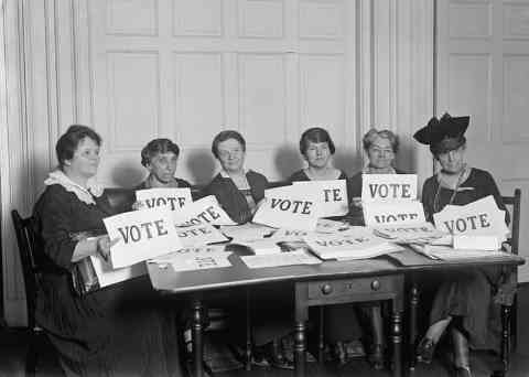 アメリカの女性に初めて選挙権が与えられたのはいつですか？