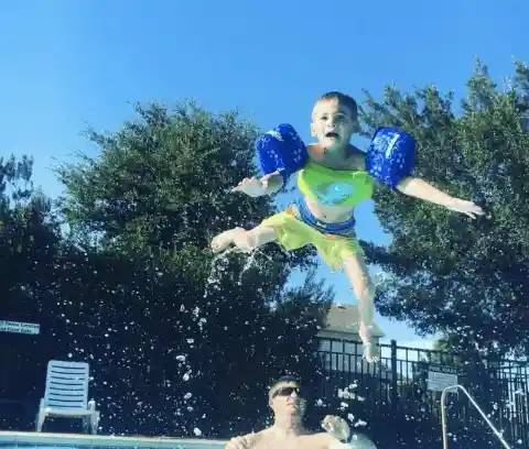 Un día terrorífico en la piscina